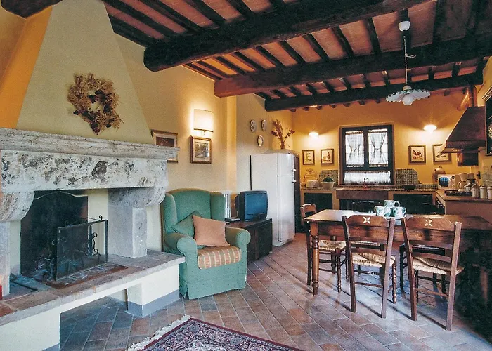 2 Bedroom Gorgeous In Appartement Casole dʼElsa